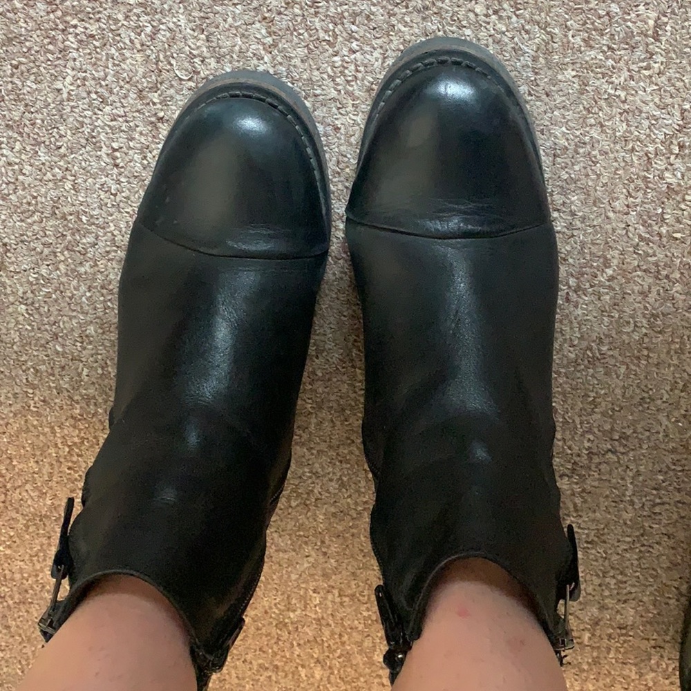 REAL LEATHER BOOTIES